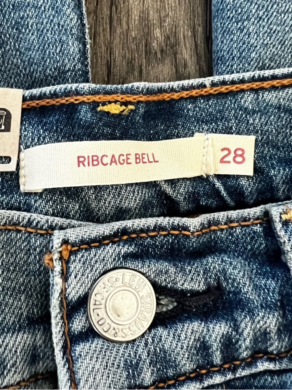 LEVI’S NWT Ribcage Bell Leg High Rise Denim Jeans Size 28 - Picture 11 of 13